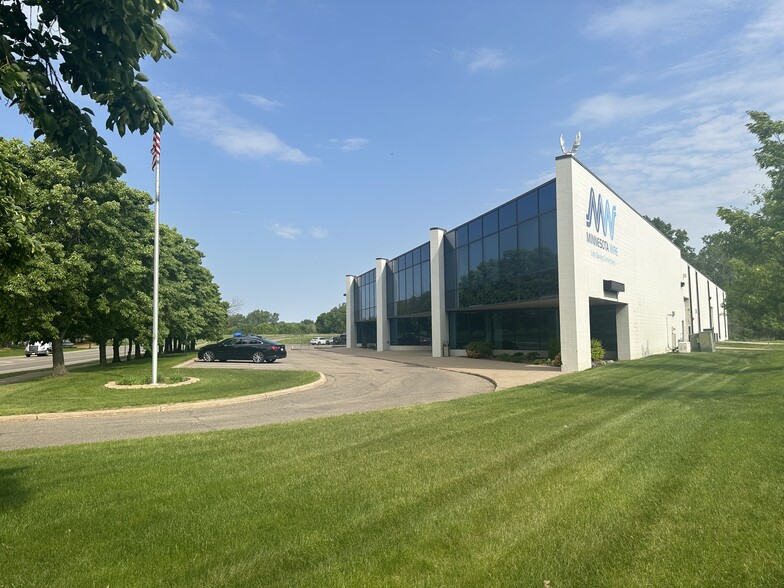 1835 Energy Park Dr, Saint Paul, MN for sale - Building Photo - Image 1 of 17