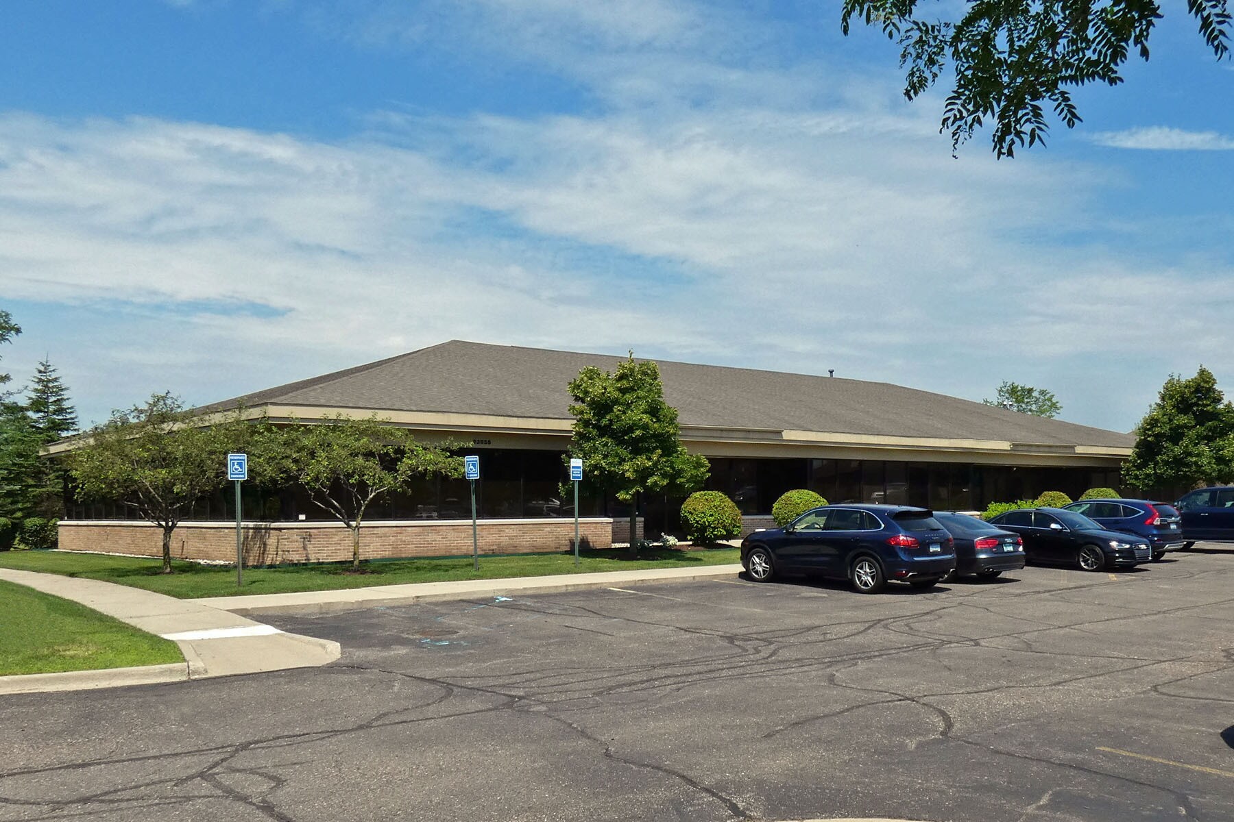 23965 Novi Rd, Novi, MI for lease Building Photo- Image 1 of 7