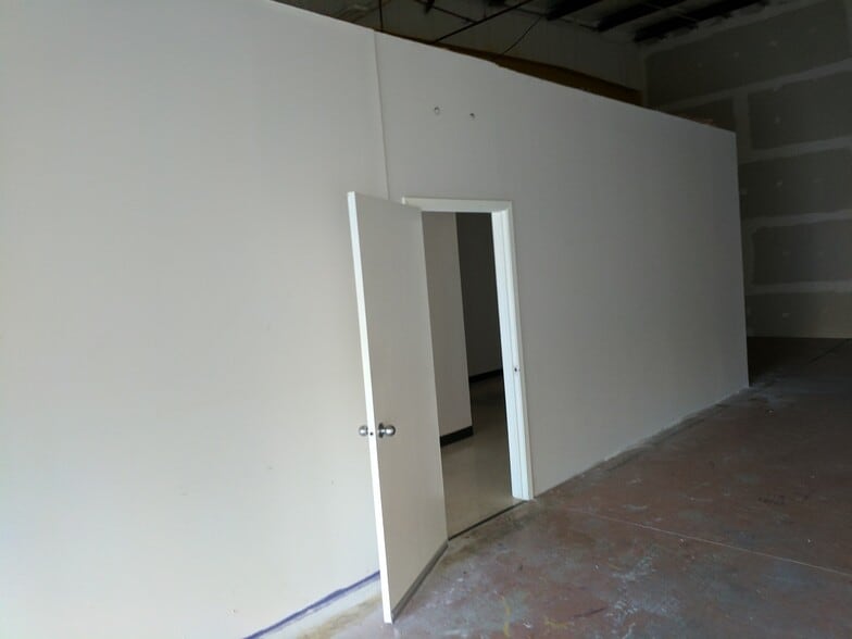 4503 Spring Cypress Rd, Spring, TX for lease - Interior Photo - Image 3 of 6