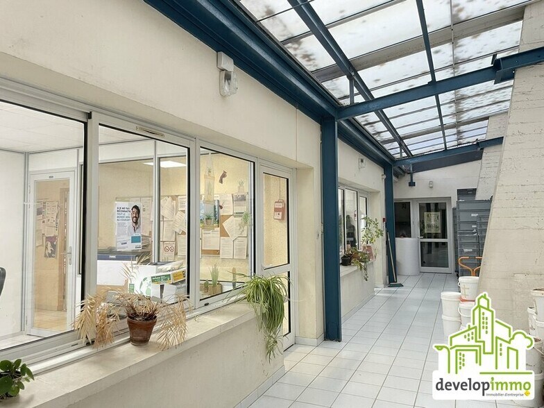 Office in Caen for sale - Building Photo - Image 1 of 13
