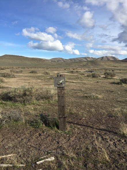 Old Rail Rd & Fish Springs, Reno, NV for sale - Primary Photo - Image 1 of 1