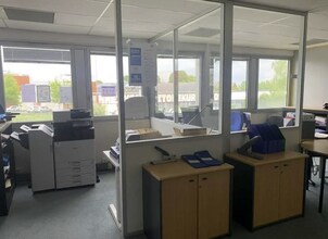 Office in Noisiel for lease Interior Photo- Image 2 of 6