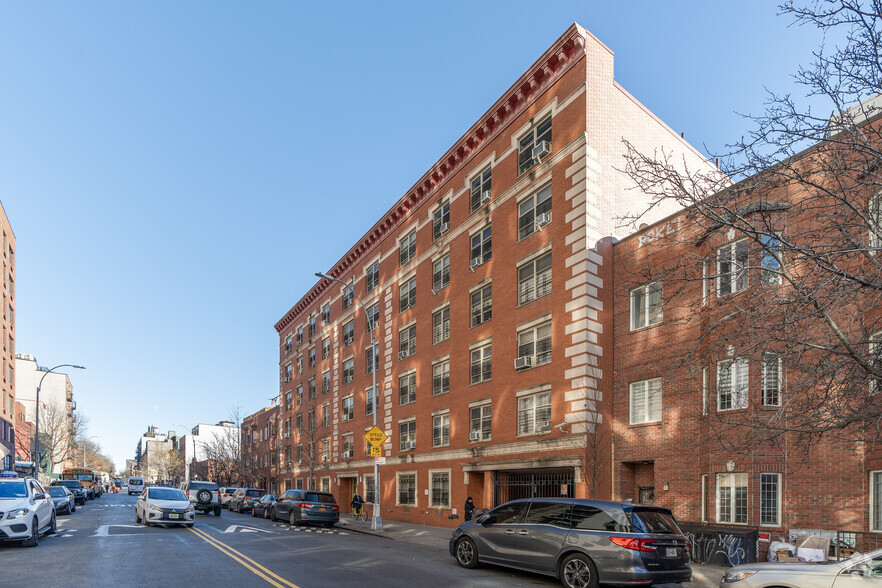 553-569 Marcy Ave, Brooklyn, NY for lease - Primary Photo - Image 1 of 7