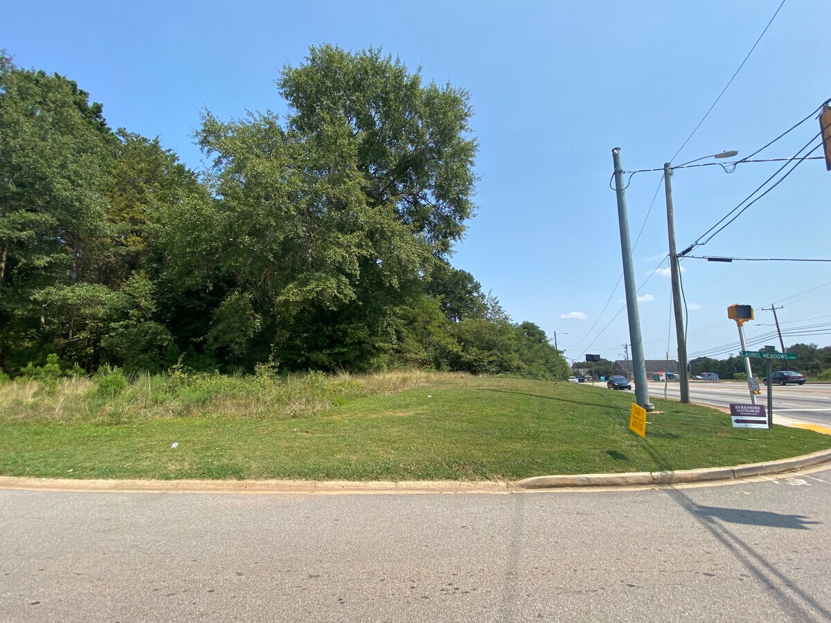 2738 W Butler Rd, Mauldin, SC 29662