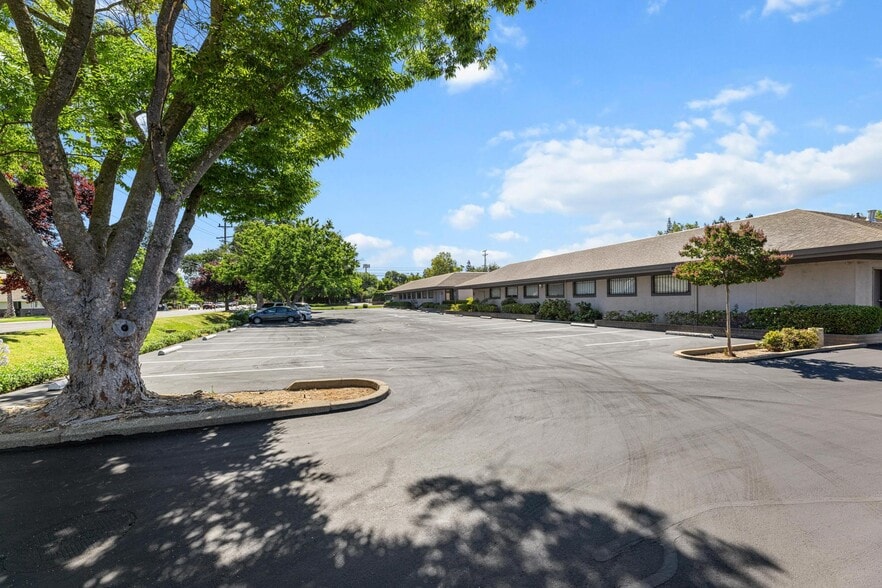 3637 Mission Ave, Carmichael, CA for lease - Building Photo - Image 2 of 13