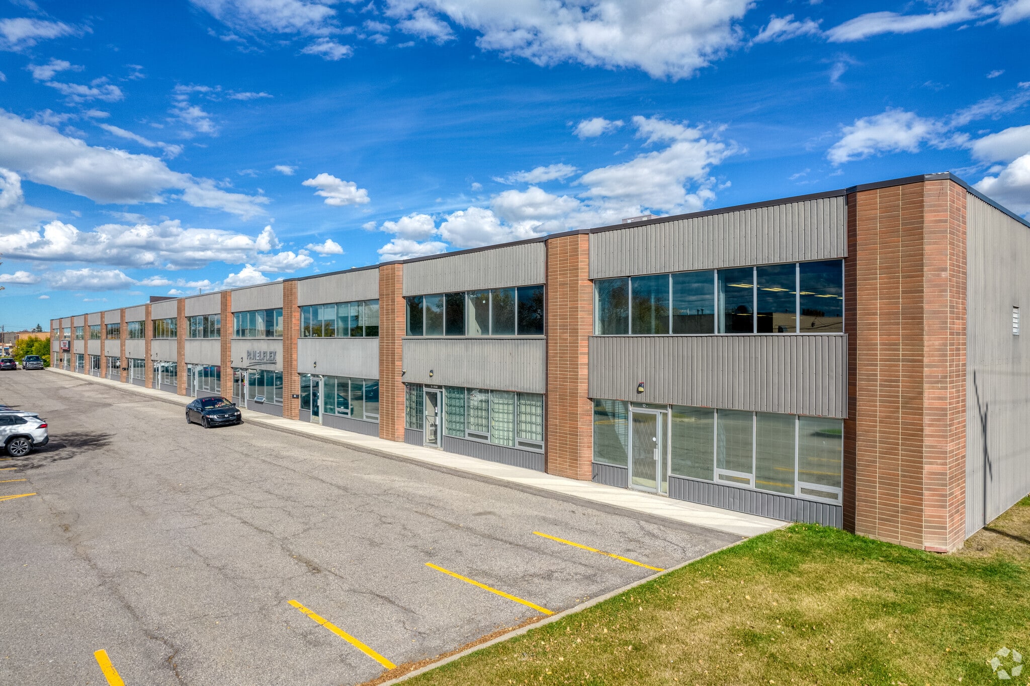 7408 40th St SE, Calgary, AB for sale Primary Photo- Image 1 of 1