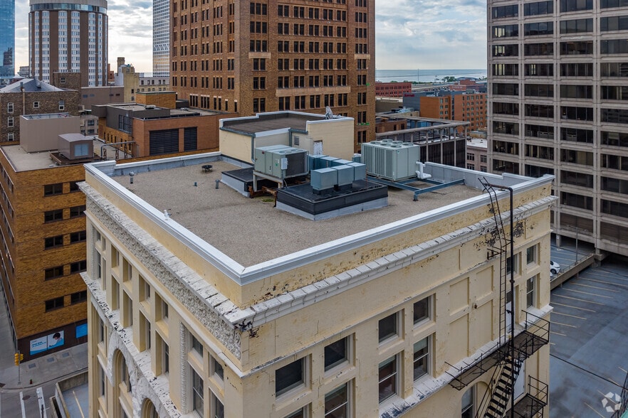 225 E Mason St, Milwaukee, WI for sale - Building Photo - Image 3 of 41