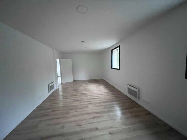 Flex in Vern-sur-Seiche for lease - Building Photo - Image 3 of 7