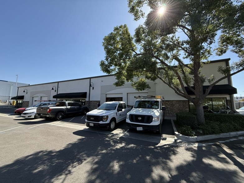 1614 E Holt Blvd, Ontario, CA for lease - Building Photo - Image 3 of 4