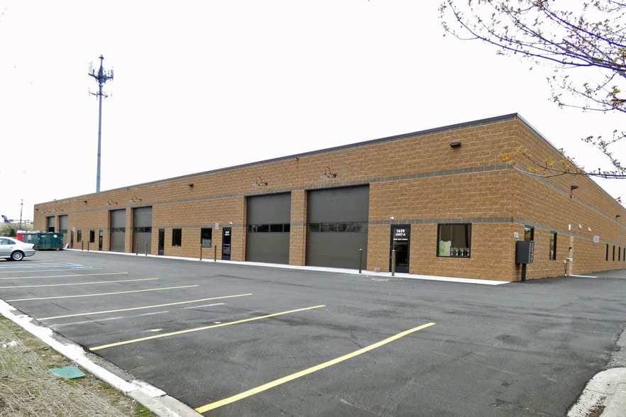 1659 W Hamlin Rd, Rochester Hills, MI 48309