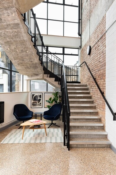 Bentley Rd, London for lease - Interior Photo - Image 2 of 18