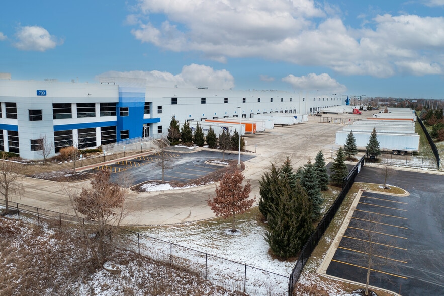 700 S Weber Rd, Bolingbrook, IL for lease - Building Photo - Image 1 of 6