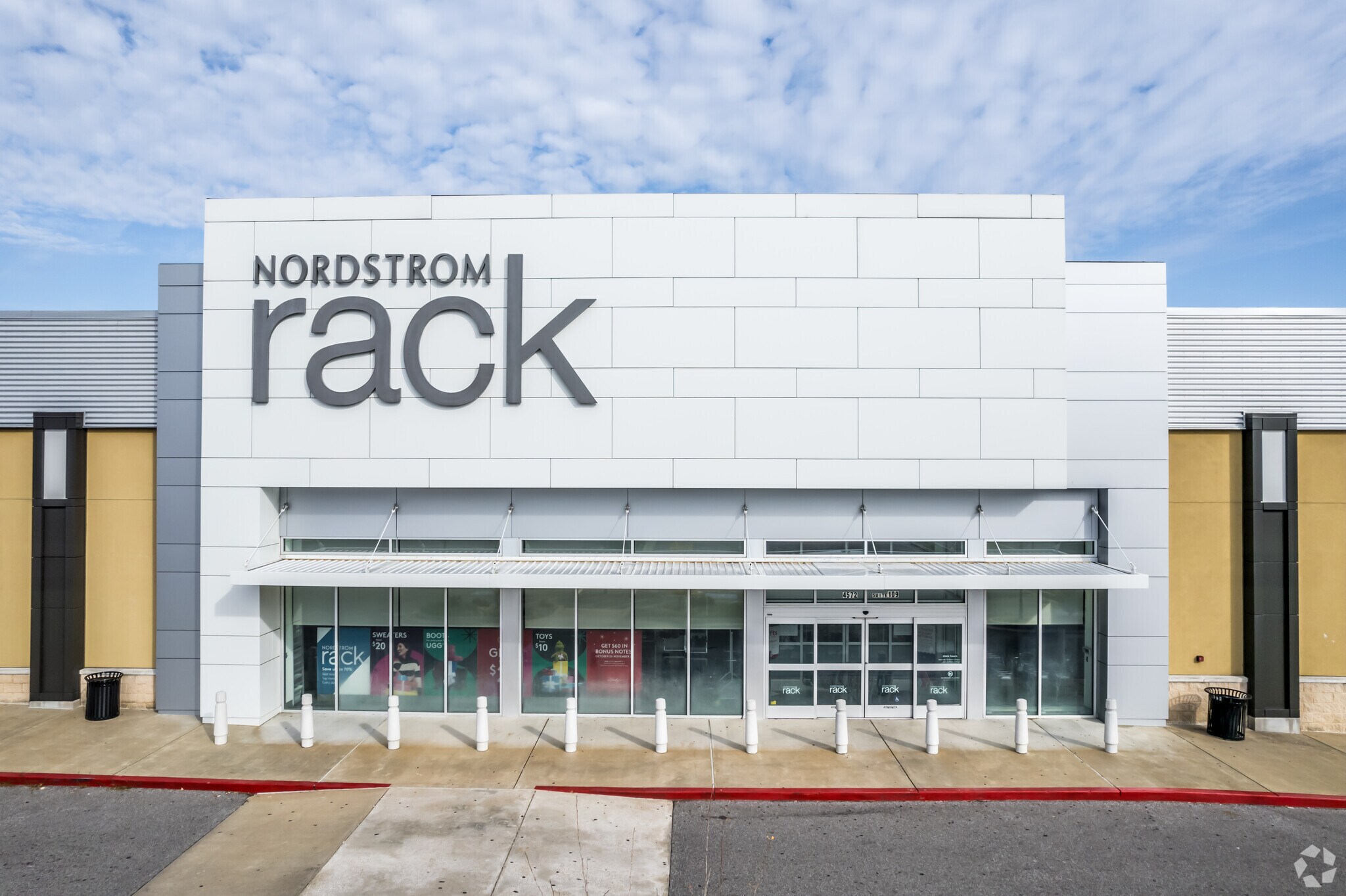 4572 Poplar Ave, Memphis, TN for lease Primary Photo- Image 1 of 8