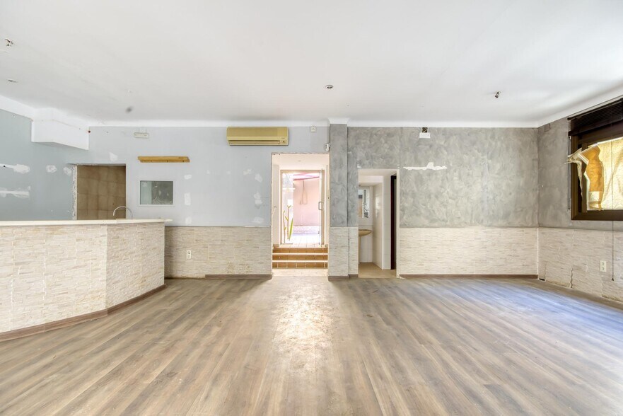 Multifamily in Roses, Gerona for sale - Interior Photo - Image 2 of 39