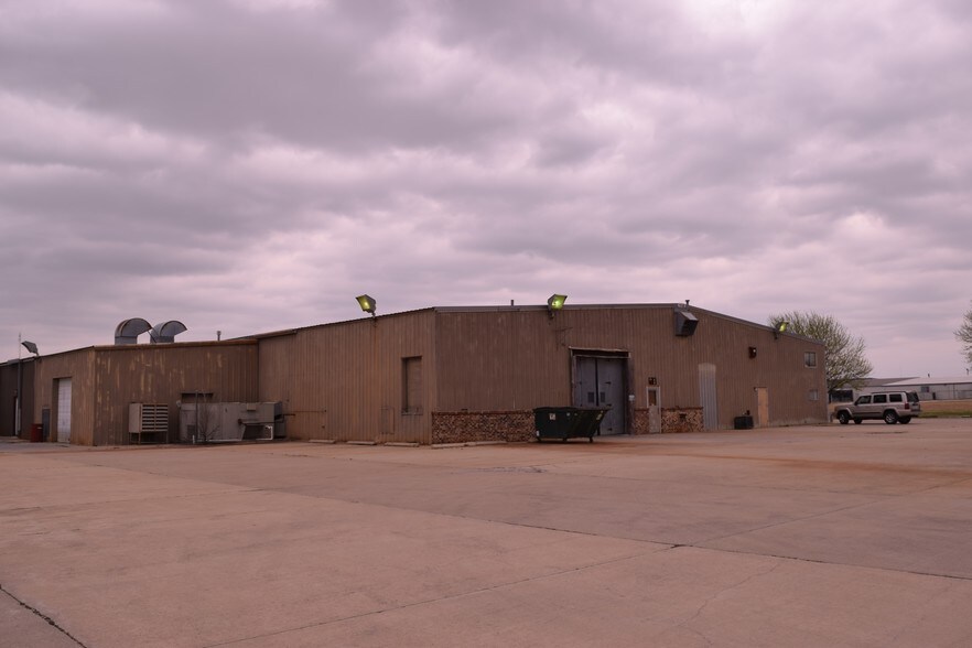 612 W Miller Rd, Iola, KS for sale - Building Photo - Image 1 of 1