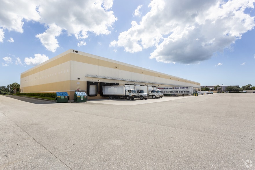 7916 Drew Cir, Fort Myers, FL for lease - Building Photo - Image 3 of 6
