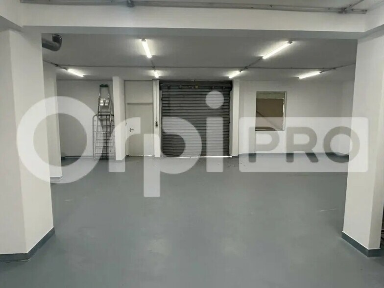 Flex in Guibeville for lease - Interior Photo - Image 2 of 12