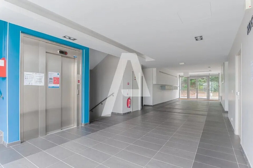 Office in Orsay for lease - Building Photo - Image 3 of 12