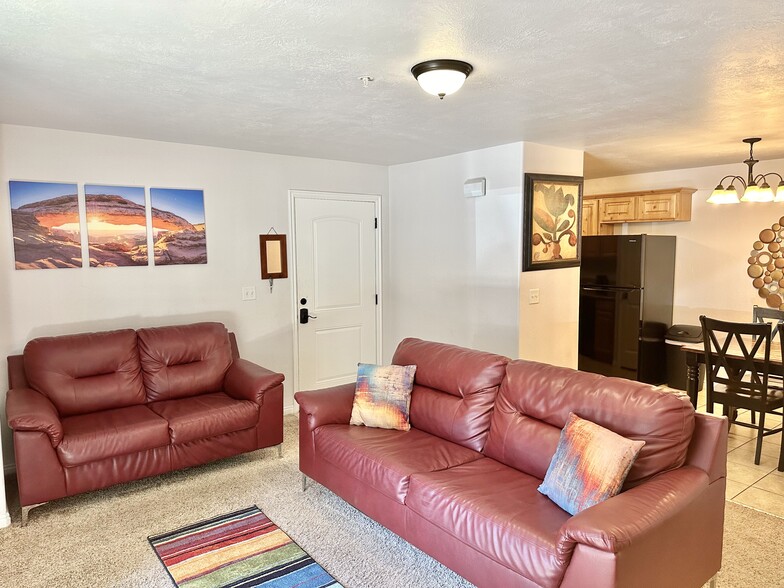 2511 Redcliff Rd, Moab, UT for sale - Interior Photo - Image 3 of 31