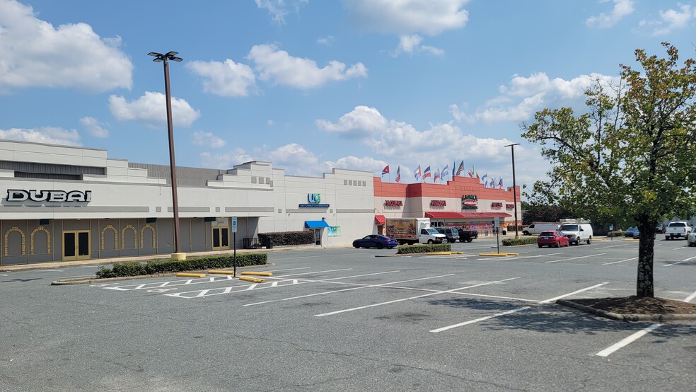 5301-5323 E Independence Blvd, Charlotte, NC for lease - Building Photo - Image 3 of 9