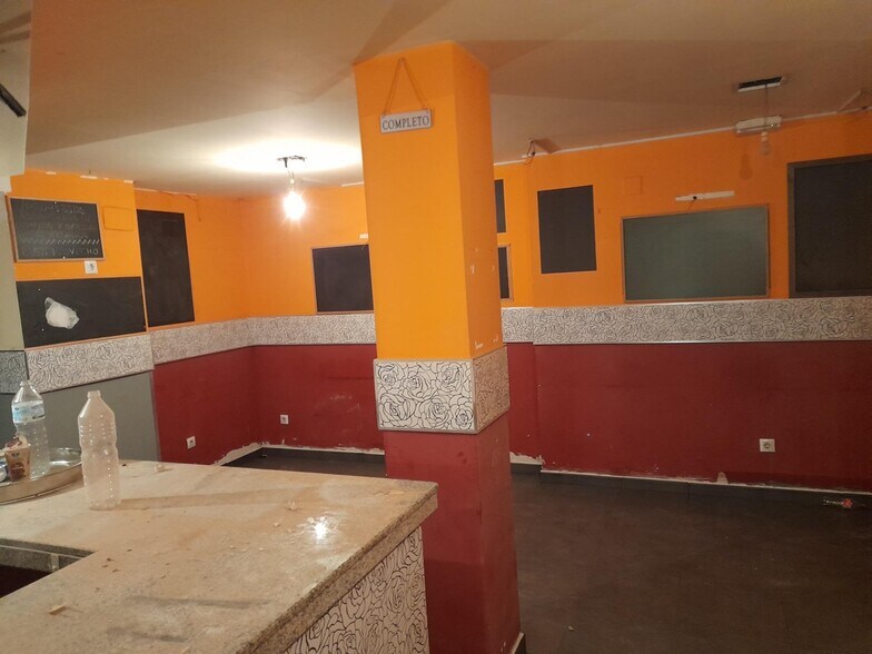 Retail in Cáceres, Cáceres for lease - Primary Photo - Image 1 of 13
