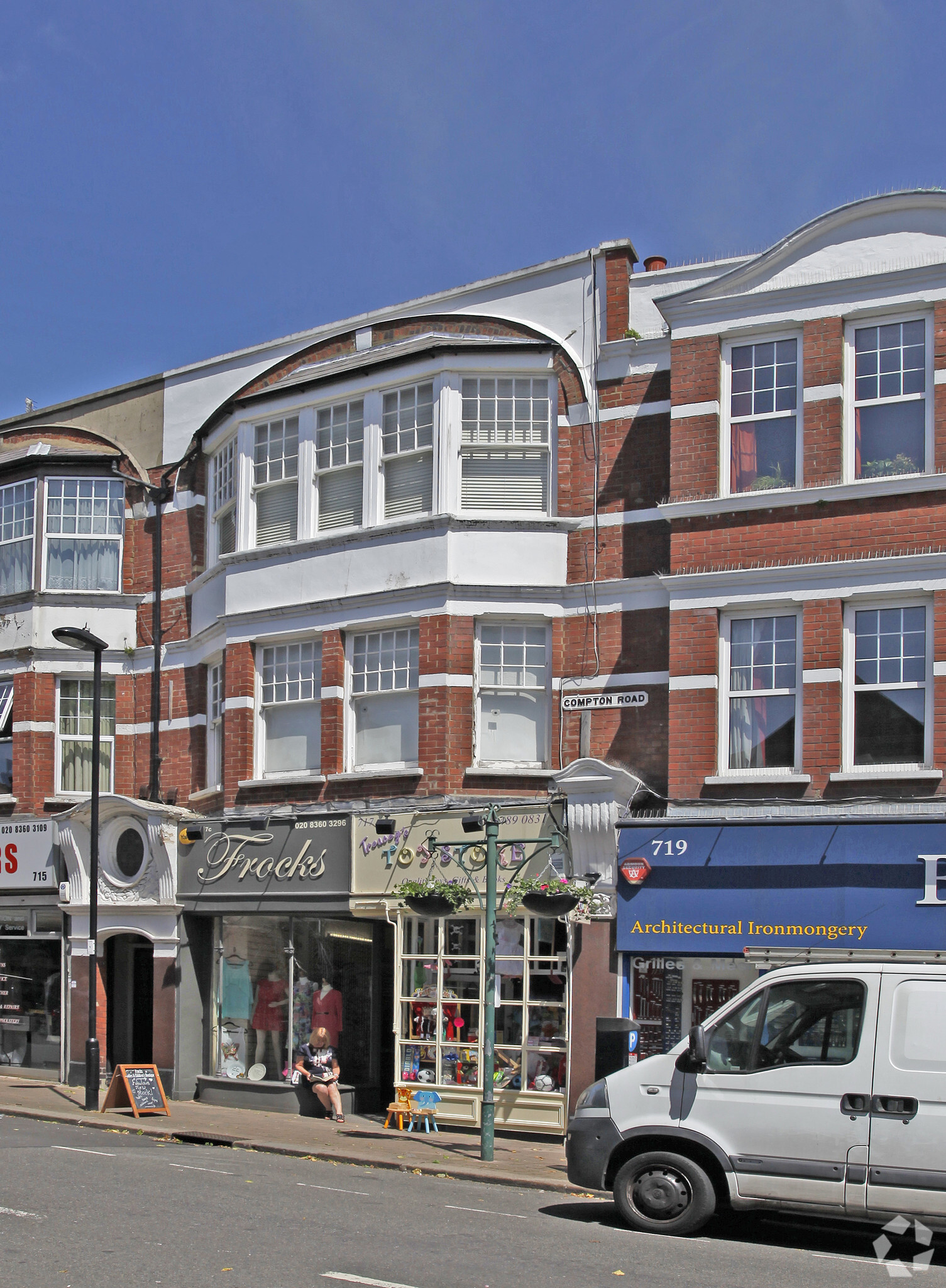 717 Green Lanes, London for sale Primary Photo- Image 1 of 1