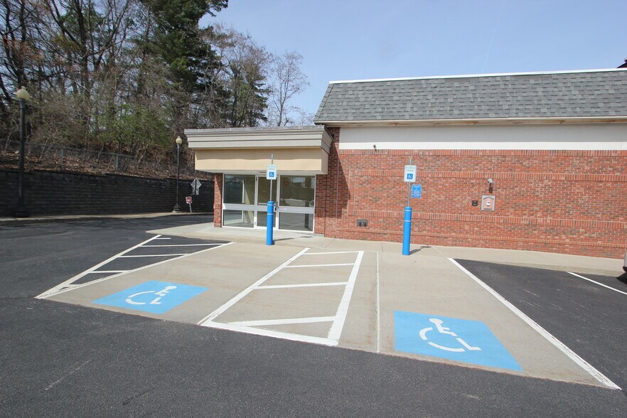 435 W Central St, Franklin, MA for lease - Building Photo - Image 3 of 5