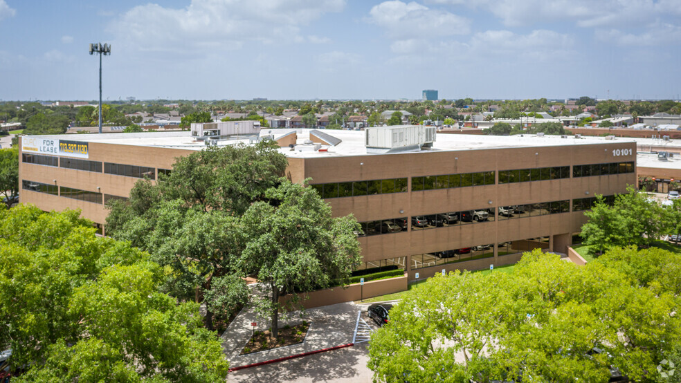 10101 Harwin Dr, Houston, TX for lease - Building Photo - Image 3 of 15