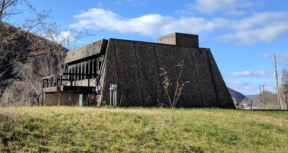 125 Rock Hill Rd, Parryville, PA 18244