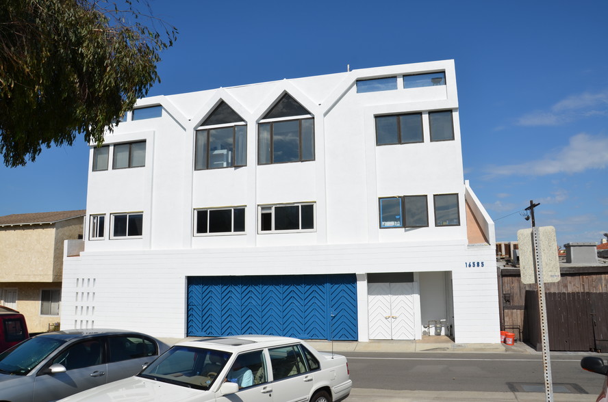 16585 Pacific Coast Hwy, Sunset Beach, CA for lease - Building Photo - Image 1 of 2