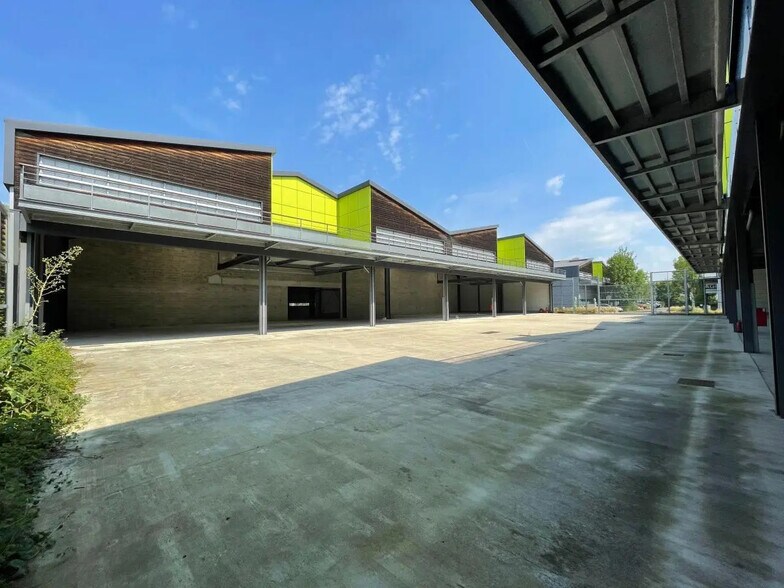 Flex in Cormeilles-en-Parisis for lease - Building Photo - Image 2 of 5