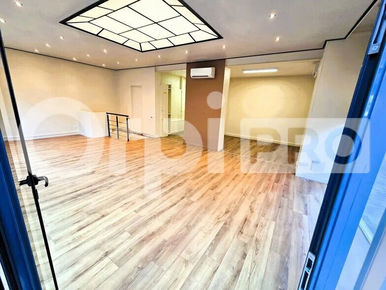 Retail in Soissons for lease - Interior Photo - Image 3 of 5