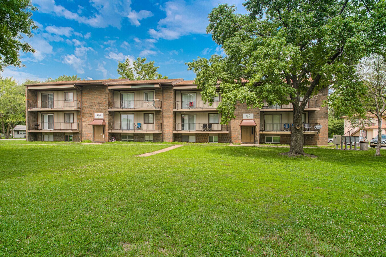 108 nw 63rd st kansas city mo 64118 loopnet
