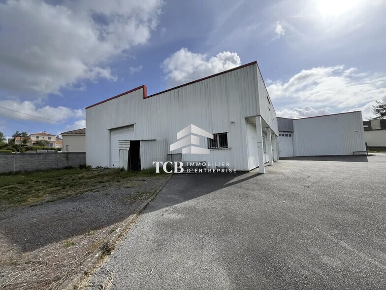 Flex in Couëron for sale - Building Photo - Image 3 of 12