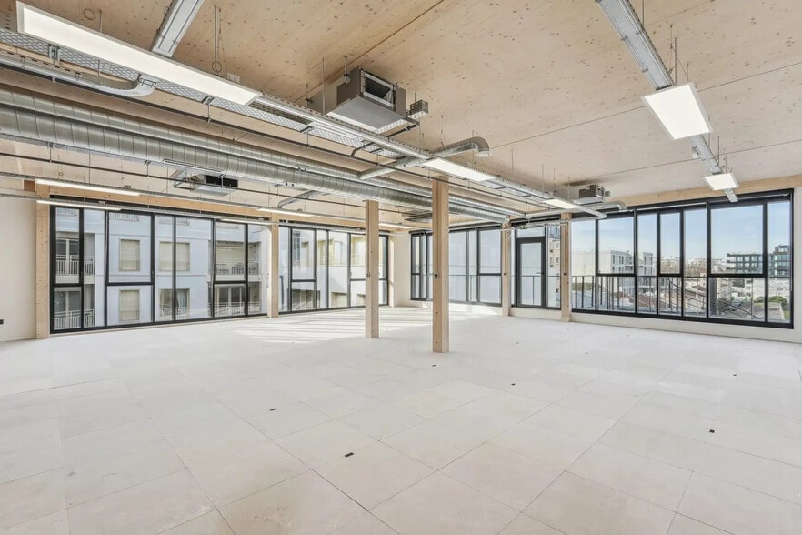 4 Rue Petit, Clichy for lease - Building Photo - Image 2 of 5