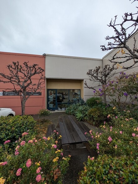 1555 Yosemite Ave, San Francisco, CA for lease - Building Photo - Image 2 of 5
