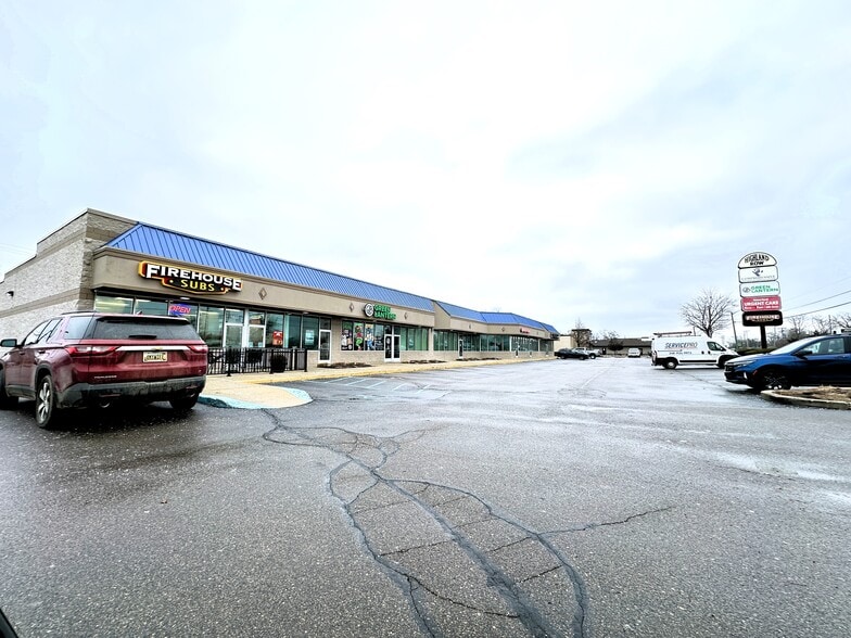5790-5832 Highland Rd, Waterford, MI for lease - Building Photo - Image 2 of 21