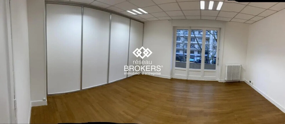 Office in Grenoble for lease - Interior Photo - Image 1 of 12