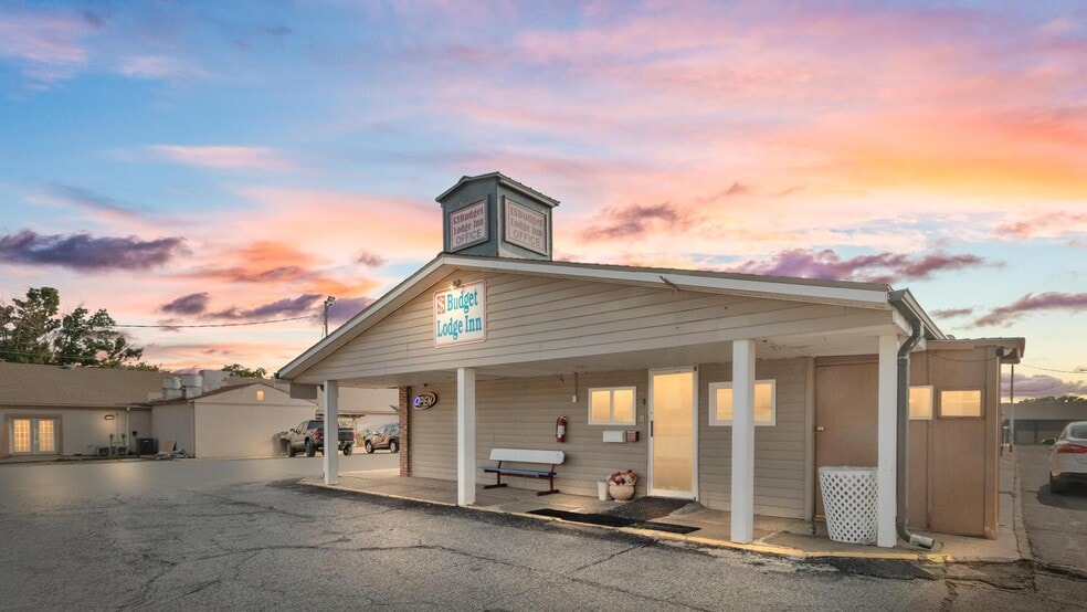 116 NW 14th St, Abilene, KS for sale - Building Photo - Image 1 of 17