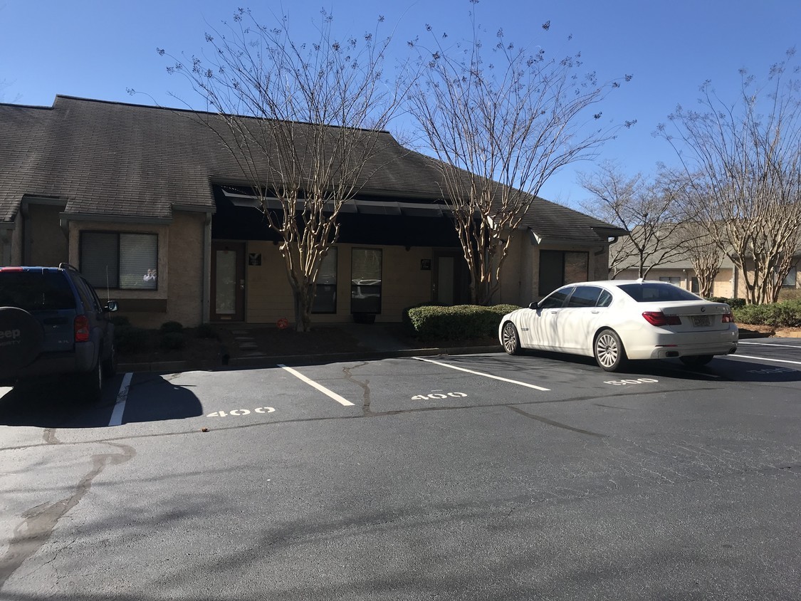 875 Old Roswell Rd, Roswell, GA 30076