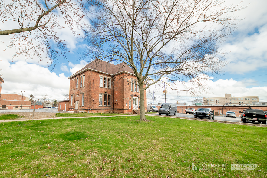 1456 Warren Rd, Lakewood, OH for lease - Building Photo - Image 3 of 6