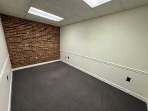 313 Trindale Rd, High Point, NC for lease Interior Photo- Image 2 of 5