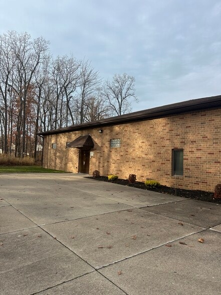 1810 Joseph Lloyd Pky, Willoughby, OH for lease - Building Photo - Image 2 of 14