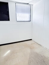 127 E State St, Batavia, IL for lease Interior Photo- Image 2 of 7