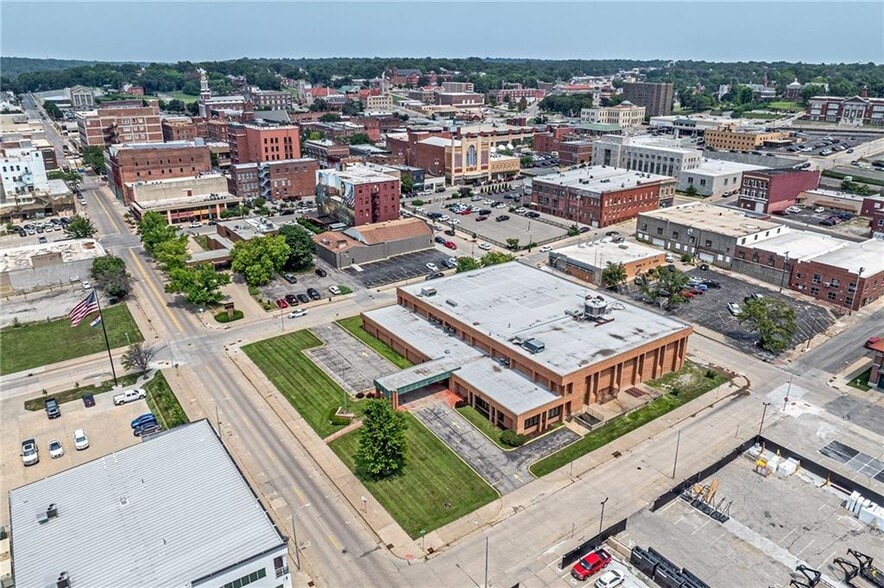 315 S 6th St, Saint Joseph, MO for lease - Building Photo - Image 3 of 33
