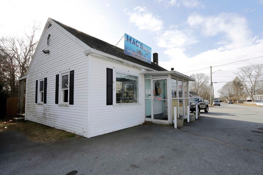 116 Sconticut Neck Rd, Fairhaven, MA for sale - Primary Photo - Image 1 of 20