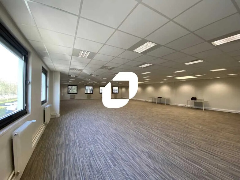 Office in Villepinte for lease - Interior Photo - Image 3 of 5