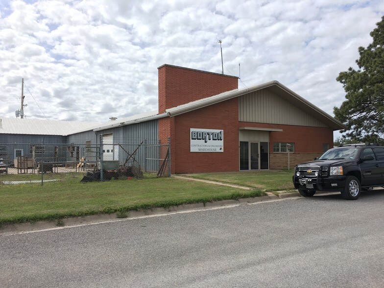 7 Superior St, Hutchinson, KS 67501