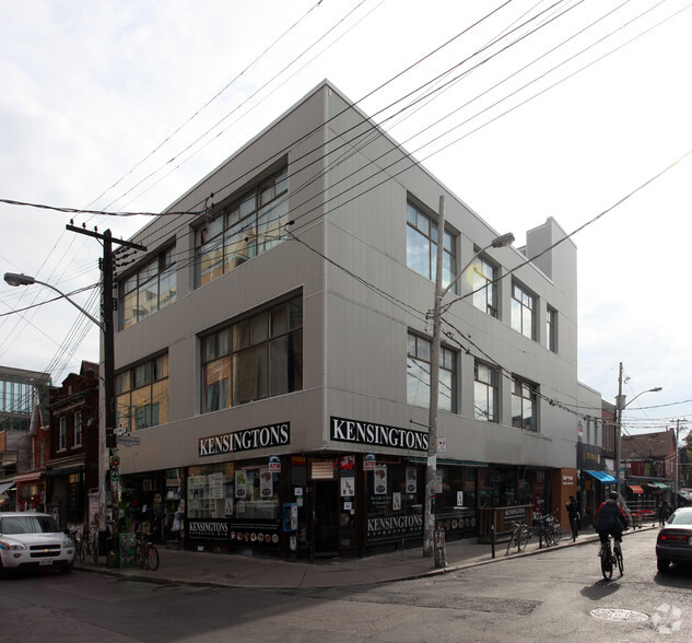 181 Baldwin St, Toronto, ON for lease - Building Photo - Image 2 of 15