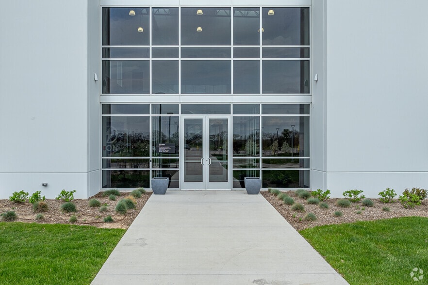 3835 Youngs Rd, Channahon, IL for sale - Building Photo - Image 2 of 10